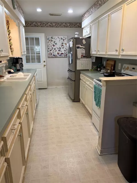 Kitchen - 192 Moon Beam Dr, Trinity, TX 75862 photo 1 of 5