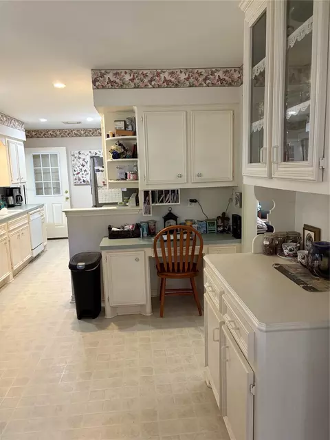Kitchen - 192 Moon Beam Dr, Trinity, TX 75862 photo 4 of 5