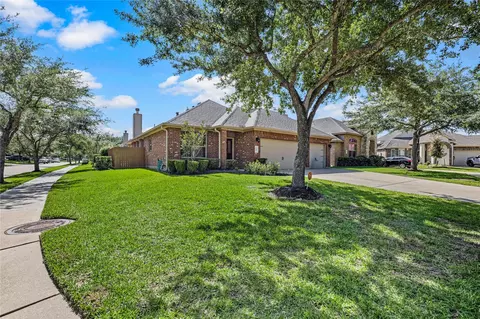 949 Ponte Serra Dr, League City, TX 77573
