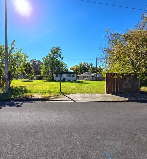 311 W Main St, Baytown, TX 77520