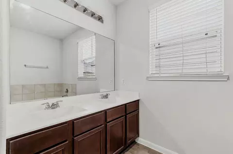 Bath - 23658 Buttress Root Dr, Spring, TX 77373 photo 3 of 3