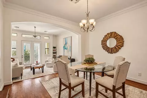 1102 Sherwood Run, Houston, TX 77043