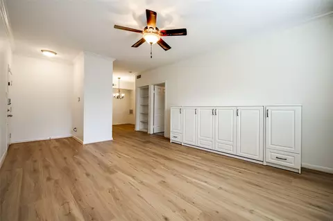2255 Braeswood Park Dr #294, Houston, TX 77030