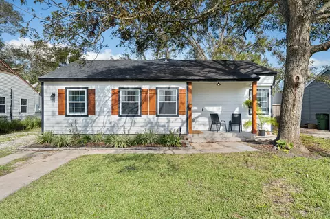 729 Kyle St, Angleton, TX 77515