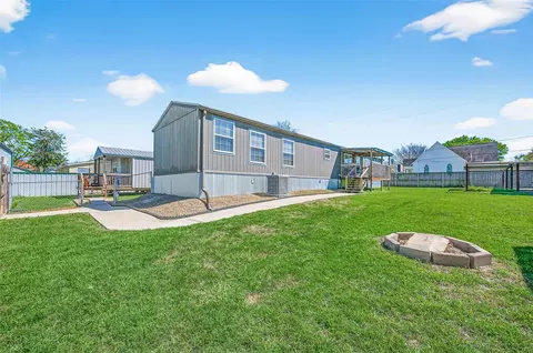 22218 Madison St, Bedias, TX 77831