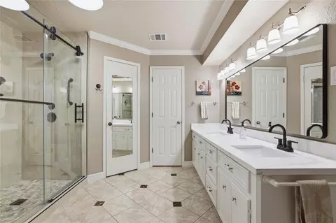 Bath - 5403 Cobble Ln, Spring, TX 77379 photo 1 of 3