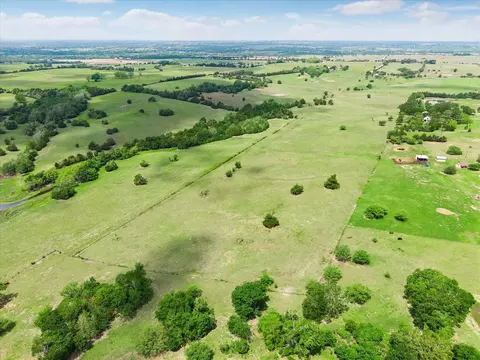 4754 Wickel Rd, Burton, TX 77835