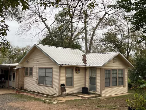206 S Cottonwood St, Crockett, TX 75835