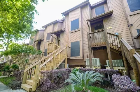 737 Davis Rd, League City, TX 77573