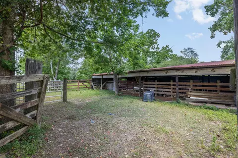 Exterior - 32675 Fm 1488 Rd, Hempstead, TX 77445 photo 9 of 11
