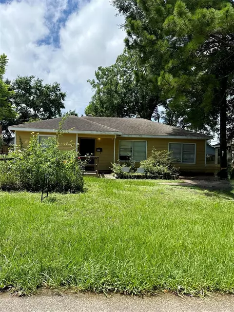 5522 Woodlark St, Houston, TX 77017