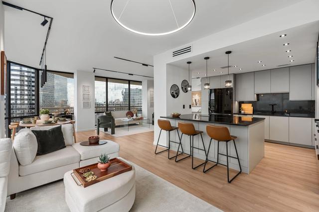 14 Greenway Plz #9R, Houston, TX 77046