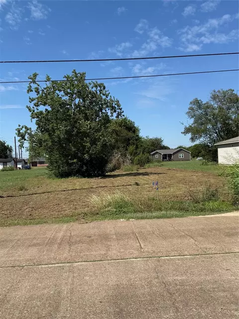 2512 Avenue B, Bay City, TX 77414