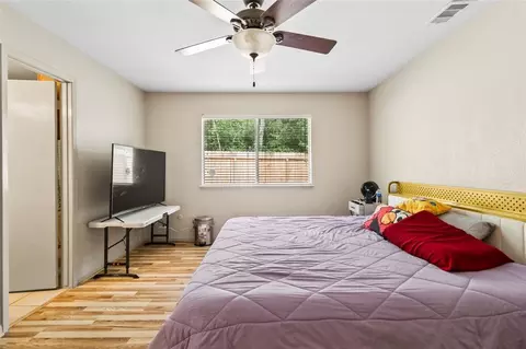 Bedroom - 1 E Woodtimber Ct, Spring, TX 77381 photo 1 of 4