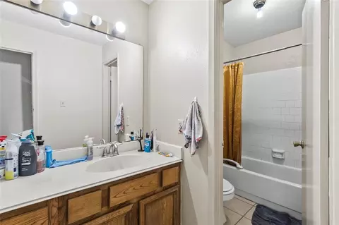 Bath - 1 E Woodtimber Ct, Spring, TX 77381 photo 1 of 1