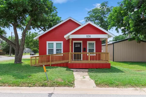1138 Fannin St, Columbus, TX 78934