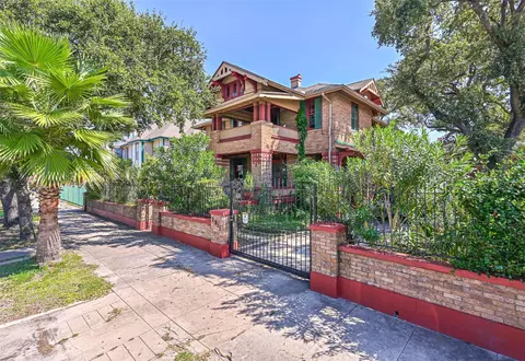 2911 Broadway St, Galveston, TX 77550