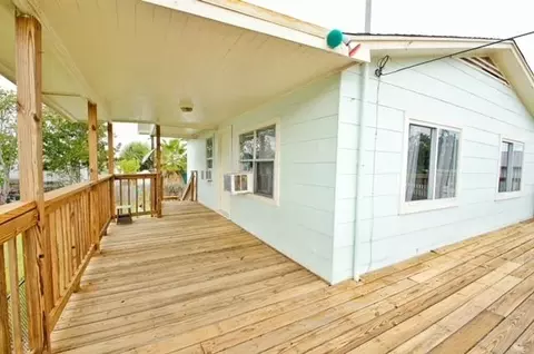 1112 7th St, San Leon, TX 77539