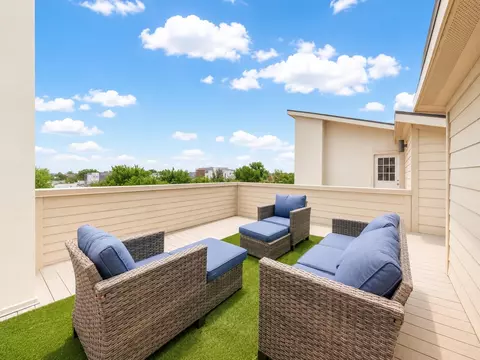 2320 Emancipation Ave, Houston, TX 77004