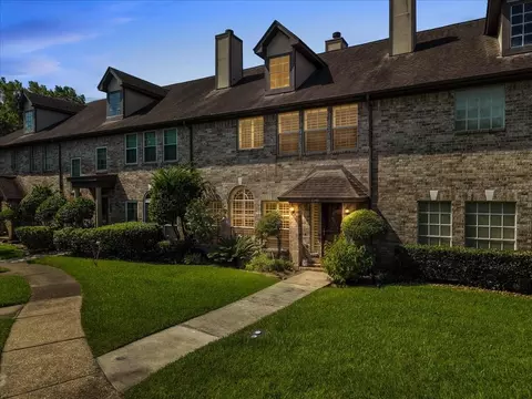 2242 Gemini St, Houston, TX 77058