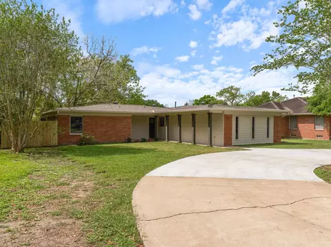 2502 Oak Dr, Bay City, TX 77414