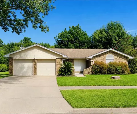 306 Lantana Dr, Texas City, TX 77591