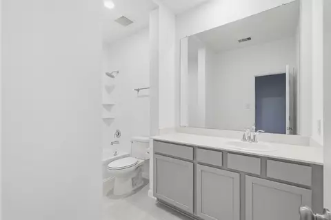 Bath - 29025 Red Loop Dr, New Caney, TX 77357 photo 2 of 4
