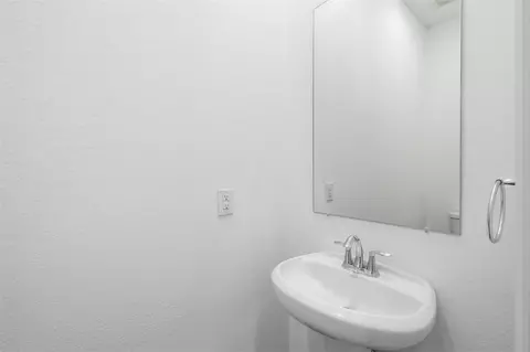 Bath - 29025 Red Loop Dr, New Caney, TX 77357 photo 4 of 4