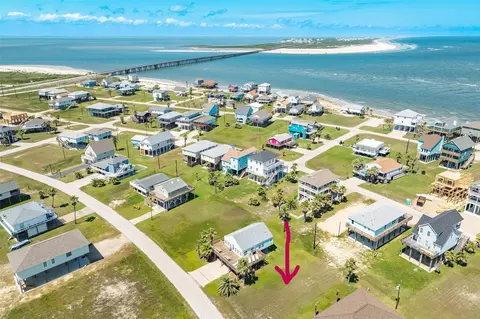 13018 Coronado Dr, Freeport, TX 77541