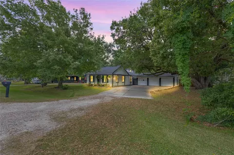 800 Trinity St, Anahuac, TX 77514