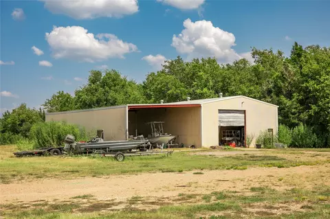 30 Red Tip Ln, Brenham, TX 77833