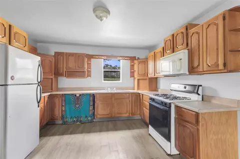 Kitchen - 17659 E Fm 1097 Rd, Willis, TX 77378 photo 4 of 4