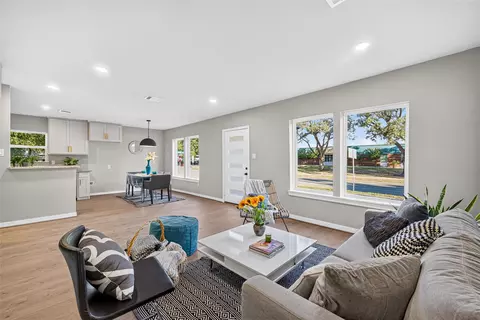 Living - 202 Jackson Ave, Pasadena, TX 77506 photo 6 of 6