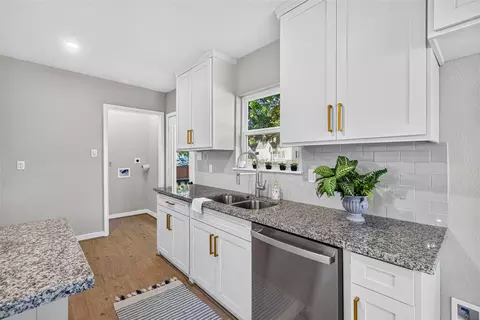 Kitchen - 202 Jackson Ave, Pasadena, TX 77506 photo 2 of 5
