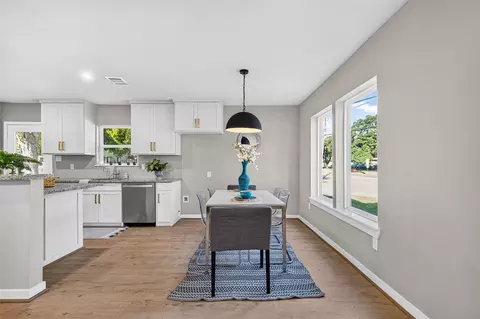 Dining - 202 Jackson Ave, Pasadena, TX 77506 photo 1 of 4