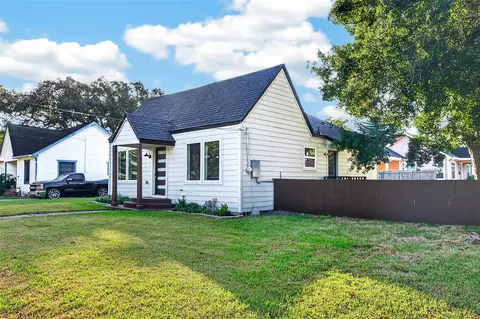 Exterior - 202 Jackson Ave, Pasadena, TX 77506 photo 4 of 6