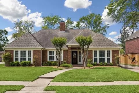 15114 Greenleaf Ln, Houston, TX 77062