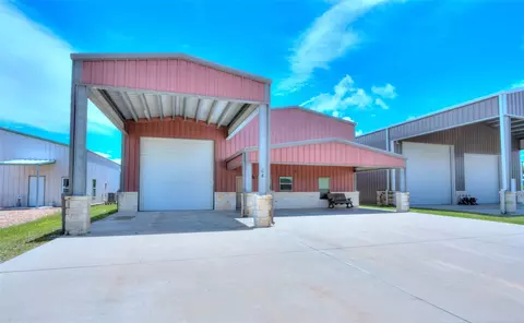 64 Coastal Oaks Loop, Port O'connor, TX 77982