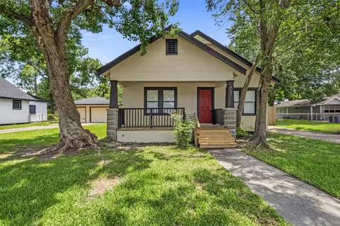 711 Bowie St, Baytown, TX 77520