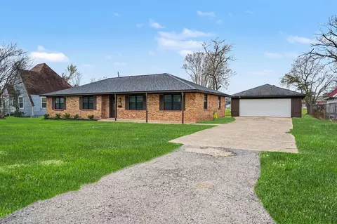 308 San Jacinto St, La Porte, TX 77571