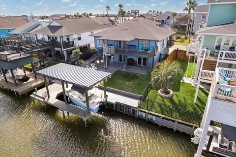 15 S Curlew St, La Marque, TX 77568