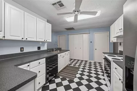 Kitchen - 37 Spreading Oak, Trinity, TX 75862 photo 1 of 5