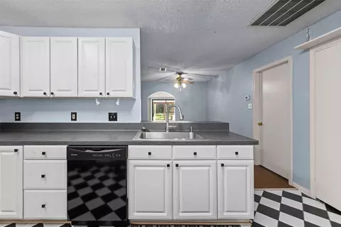 Kitchen - 37 Spreading Oak, Trinity, TX 75862 photo 2 of 5
