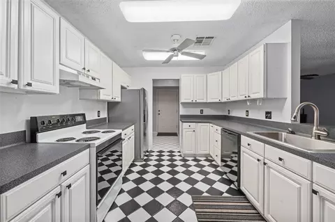 Kitchen - 37 Spreading Oak, Trinity, TX 75862 photo 4 of 5