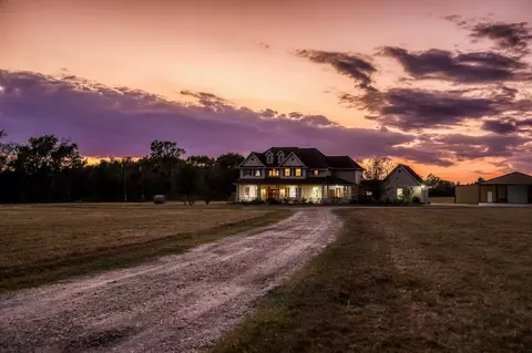 4701 Cedar Hill Rd, Brenham, TX 77833