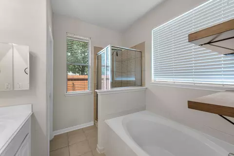 Bath - 1922 Vale Haven Dr, Spring, TX 77373 photo 3 of 4