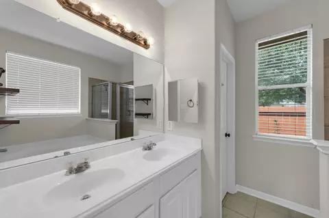 Bath - 1922 Vale Haven Dr, Spring, TX 77373 photo 2 of 4