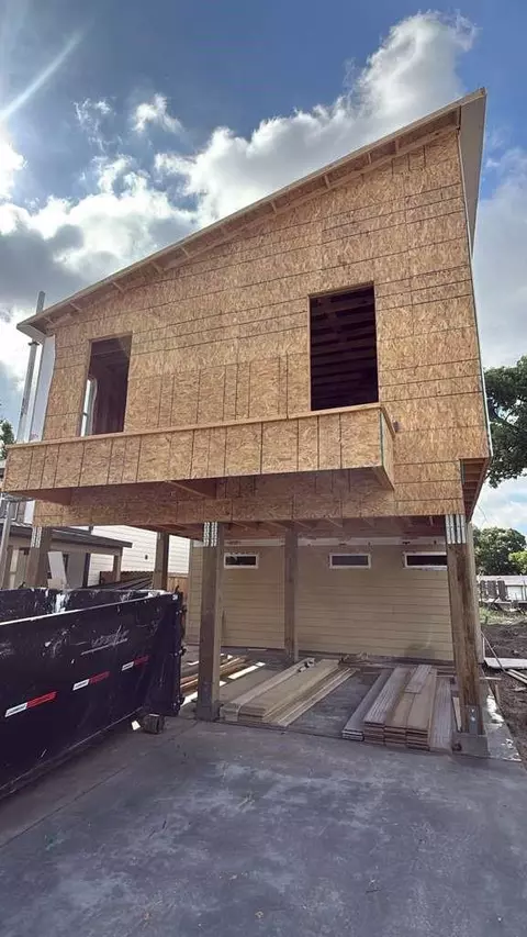 1052 North Ln #A/B, Houston, TX 77088