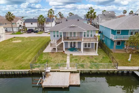 1180 Sailfish St, Bayou Vista, TX 77563