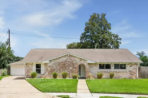 5434 Candletree Dr, Houston, TX 77091